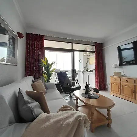 On The Harbor, First Line With Beautiful Sea View In 4 Star Appartement